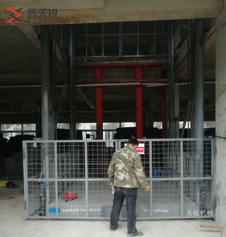 张家界10吨液压货梯交付使用